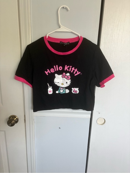SHEIN Tops - SHEIN Black Crop Tee with Hot Pink Trim Hello Kitty Graphic